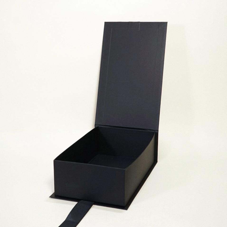 Caja premium 20x35x10 con cinta 1