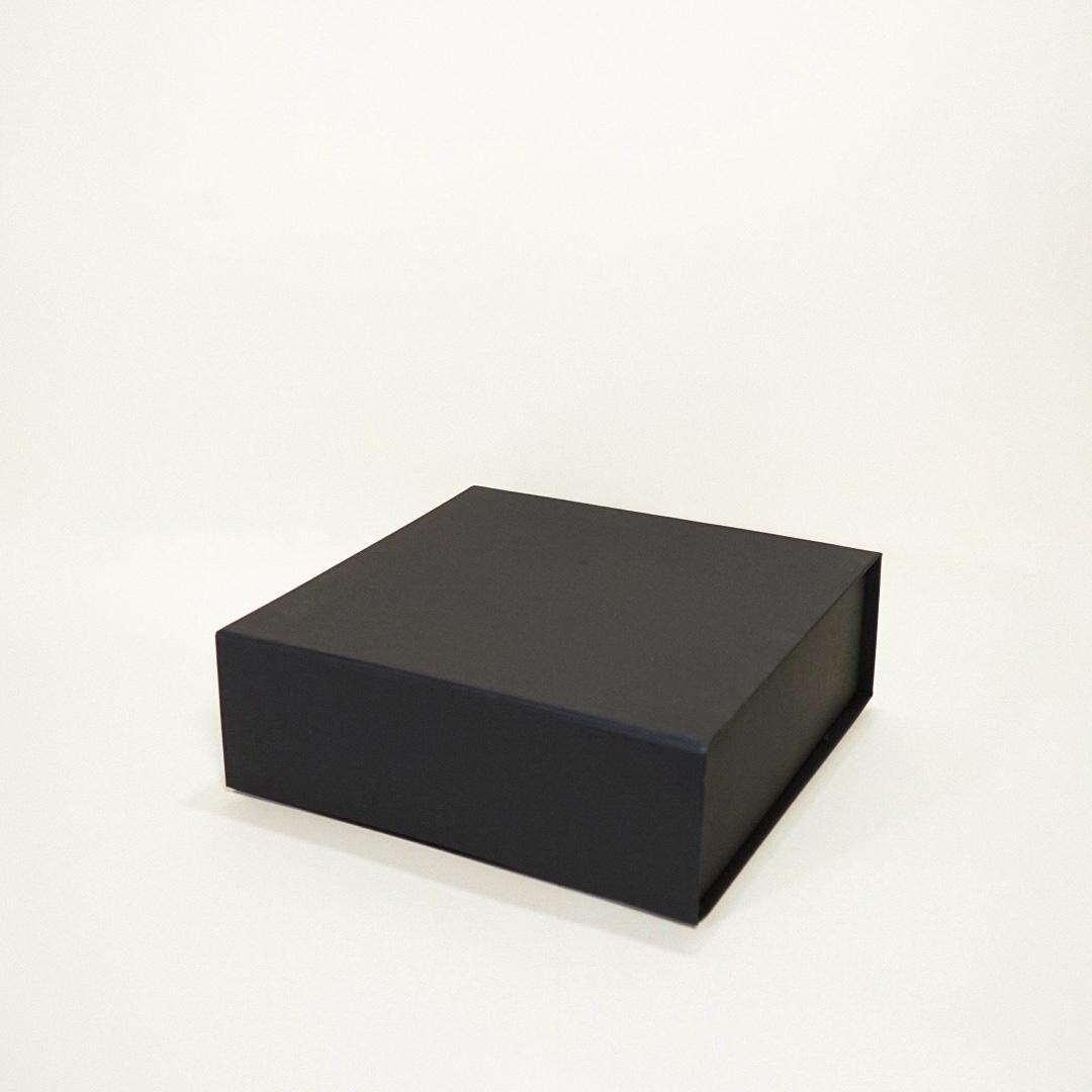 Caja premium 30x30x10 con iman magnetico 1