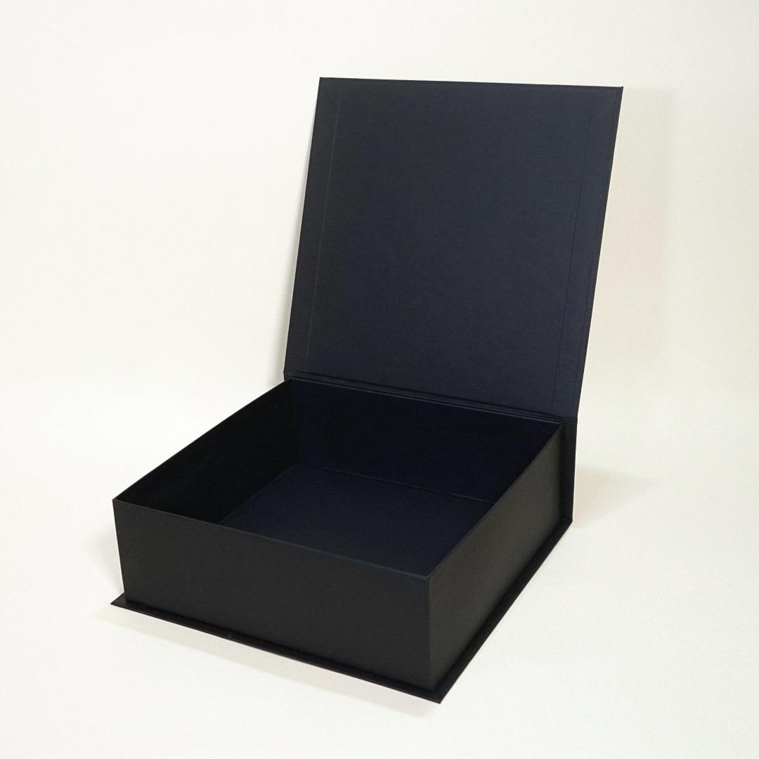 Caja premium 30x30x10 tipo libro 1